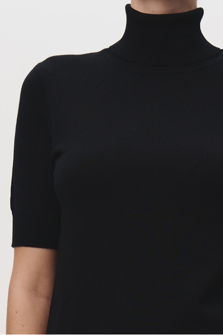 Black 100% Merino Wool Short-Sleeved Turtleneck Black 100% Merino Wool Short-Sleeved Turtleneck