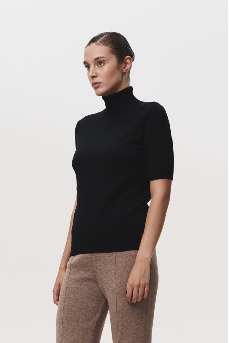 Black 100% Merino Wool Short-Sleeved Turtleneck Black 100% Merino Wool Short-Sleeved Turtleneck