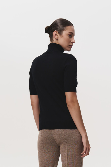 Black 100% Merino Wool Short-Sleeved Turtleneck Black 100% Merino Wool Short-Sleeved Turtleneck