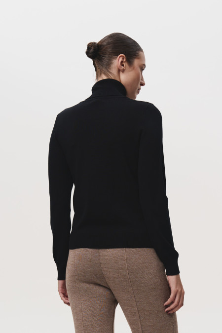Black 100% Merino Wool Turtleneck Black 100% Merino Wool Turtleneck