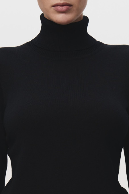 Black 100% Merino Wool Turtleneck Black 100% Merino Wool Turtleneck