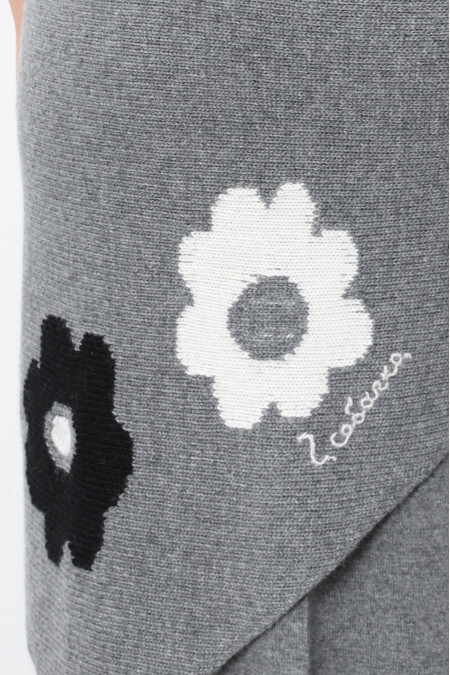 Grey Triangular Knitted Scarf With Flowers Grey Triangular Knitted Scarf With Flowers