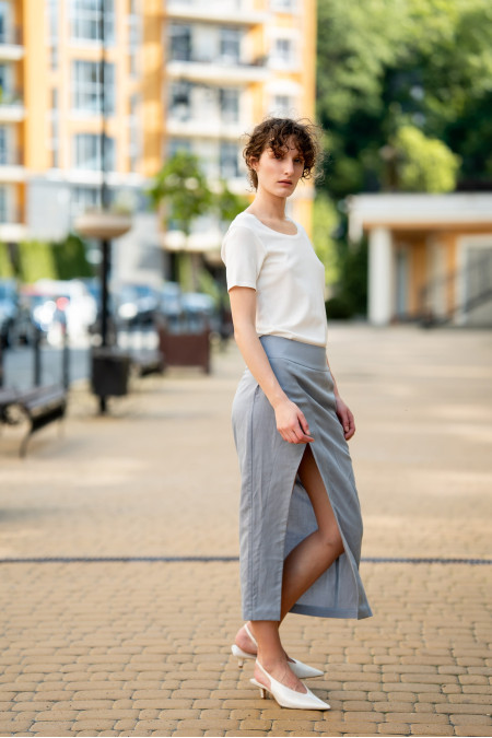Off-White Viscose Short-Sleeved U-Neck Jumper Off-White Viscose Short-Sleeved U-Neck Jumper