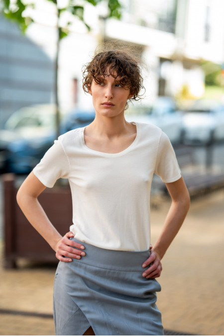 Off-White Viscose Short-Sleeved U-Neck Jumper Off-White Viscose Short-Sleeved U-Neck Jumper