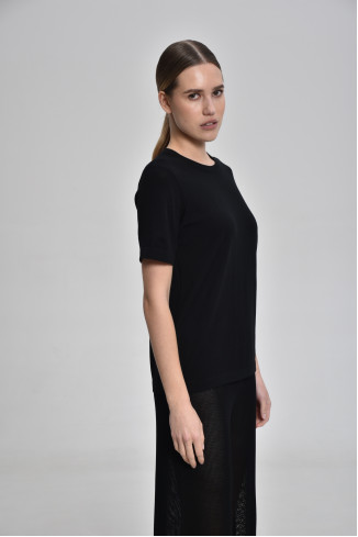 Black Short-Sleeved Basic Jumper