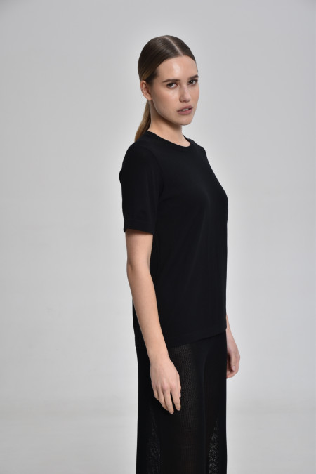Black Short-Sleeved Basic Jumper Black Short-Sleeved Basic Jumper